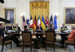 TΡΑΜΠ: «Προετοιμασίες» για συνάντηση Πούτιν και Ζελένσκι